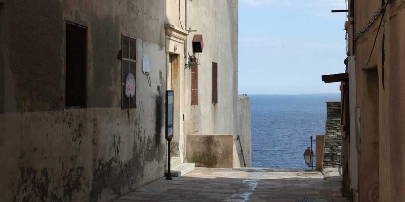 传统文化经典中的时间哲学：从春节、端午、中秋诗词看家族观念与仪式精神