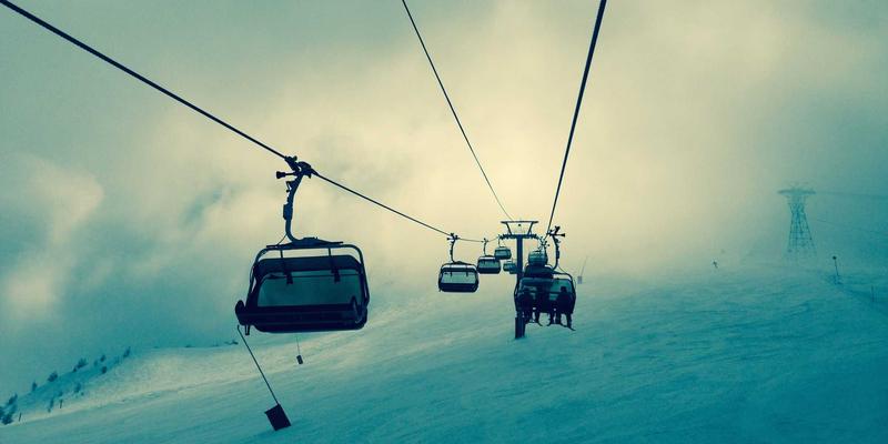 深衣里的秩序与诗意：从古代服饰制度看儒家等级与道家审美