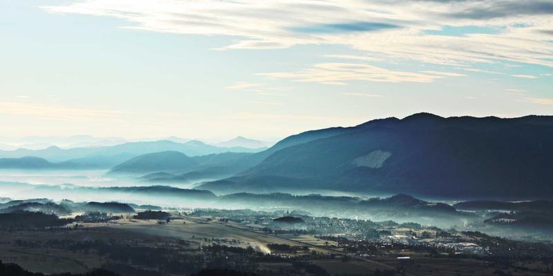 诗词与历史中的养生智慧：从《黄帝内经》看身心平衡的现代实践
