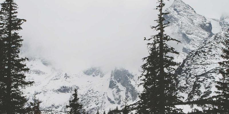 诗词国学中的营造智慧：传统民居建筑的生态设计与可持续启示